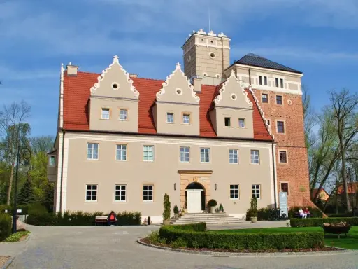 Zamek w Krobielowicach, jedna z atrakcji do 30 km od Wrocławia, zaprasza do zwiedzania.