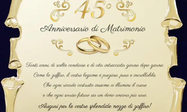 Złote obrączki i napis "45° Anniversario di Matrimonio" na ozdobnym tle. Życzenia na 45 rocznicę ślubu, porównujące związek do cennego zafiru.